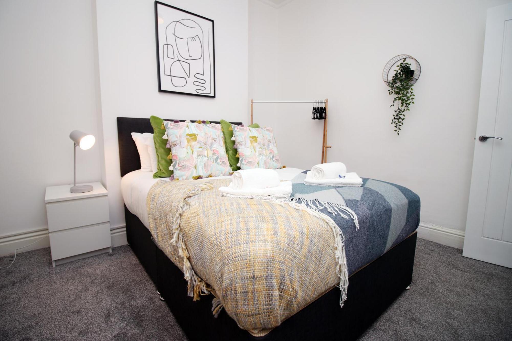 Spacious 4 Bedroom House - Moira Lodge By Ty Sa Cardiff Esterno foto